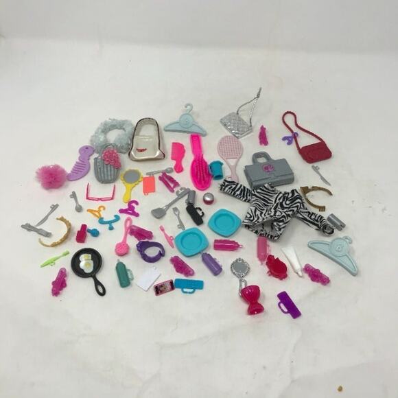 Barbies, Accessories & Wheeled Carrier - Picture 3 of 9